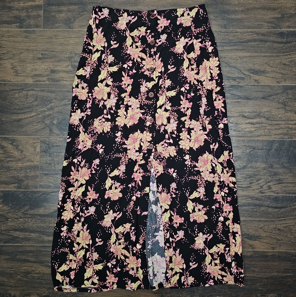 Free People Midi Skirt Womens Size 2 Black Floral Button Front Rayon‎ Whimsigoth
